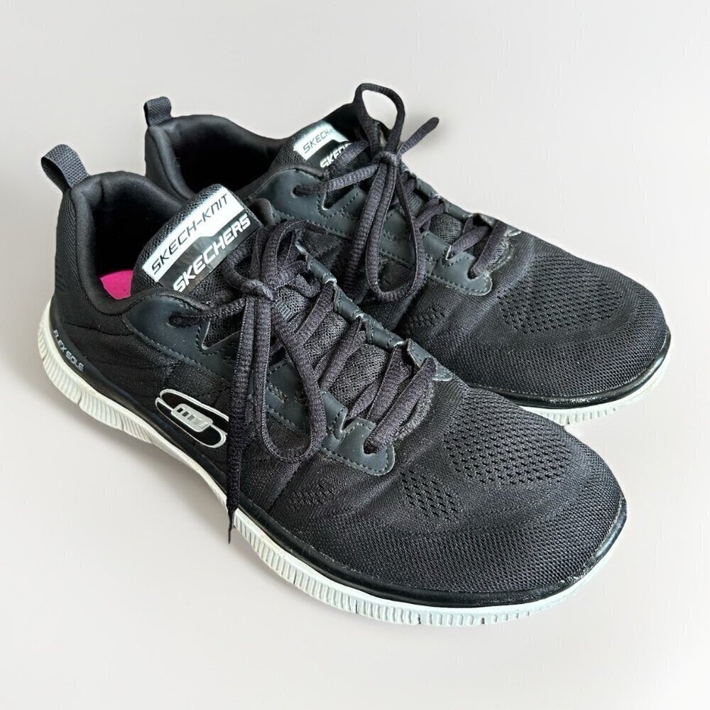 Skechers Women's Sneakers Size 10 Black White Flex Sole Skech Knit SN 11729 GUC